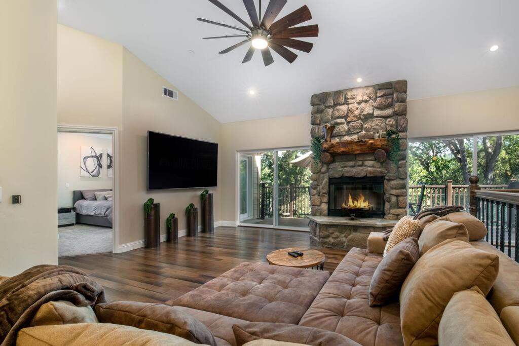 New Luxury Lake House In Pine Mountain Lake Close To Yosemite! Perfect For All Seasons! Great For Retreats, Getaways, Celebrations, And More! グローヴランド エクステリア 写真